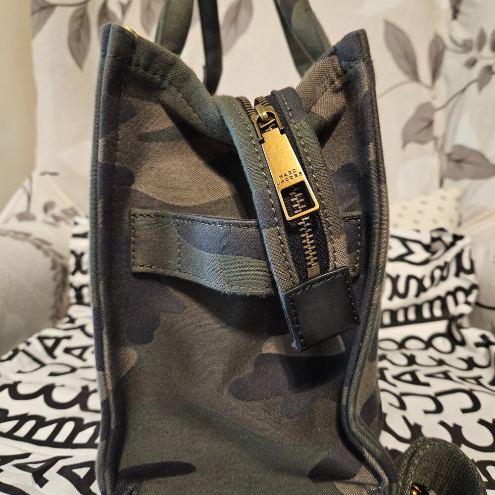 Marc Jacobs Medium Camouflage Tote - Picture 2 of 8